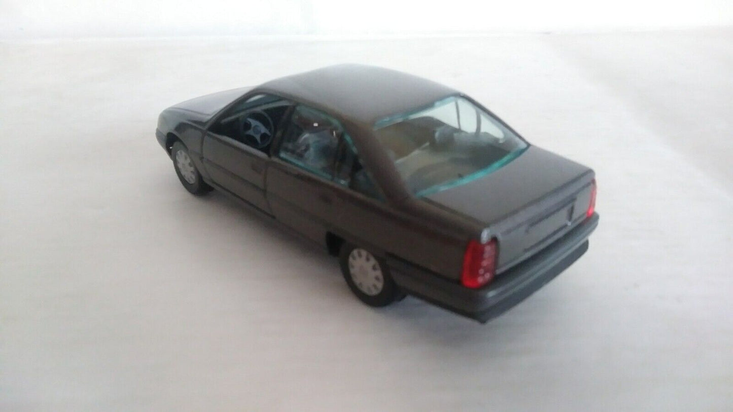 OPEL OMEGA 4-TURIG GAMA SCALA 1/43