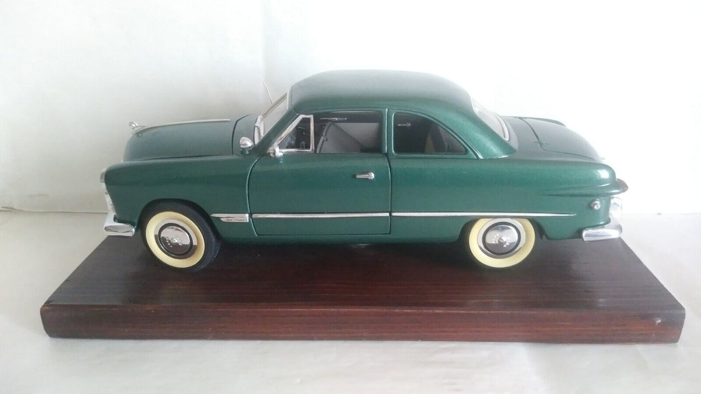 FORD 1949 SOLIDO SCALA 1/18