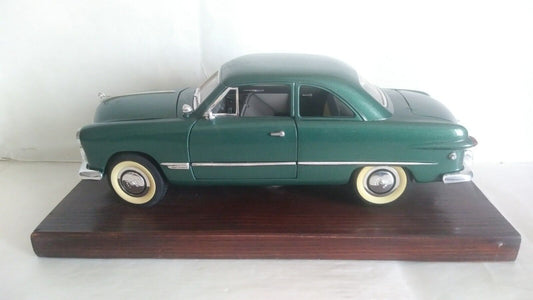 FORD 1949 SOLIDO SCALA 1/18