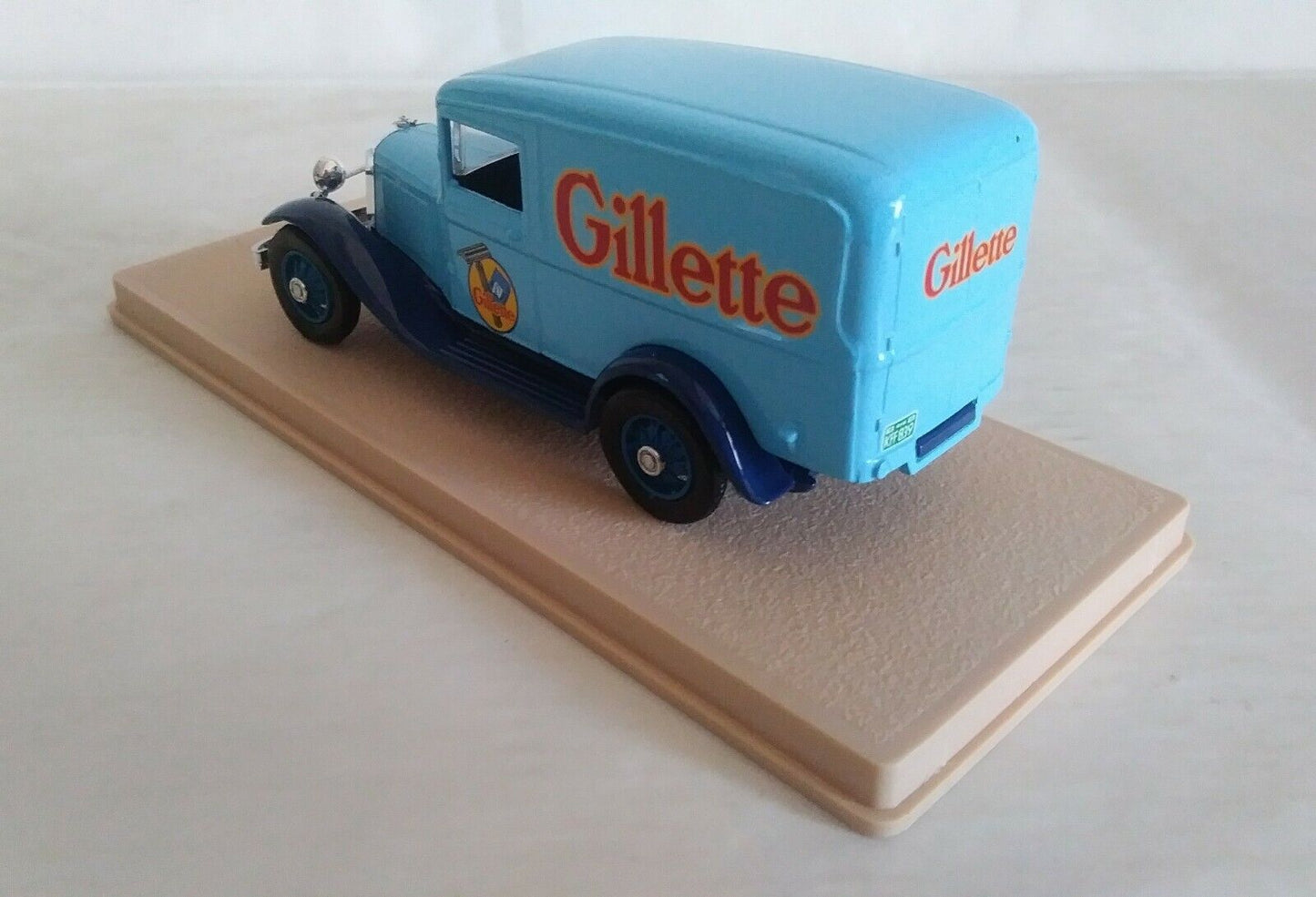 FORD V8 CAMIONNETTE "GILLETTE" ELIGOR SCALA 1/43