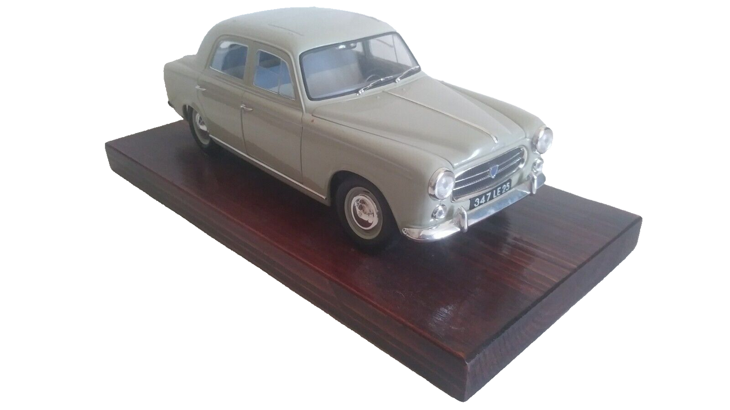 PANHARD PL 17 SOLIDO SCALA 1/18