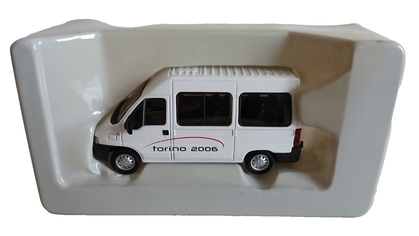 FIAT DUCATO OLIMPIADI/OLYMPIC GAMES TORINO 2006 MAJORETTE SCALA 1/50