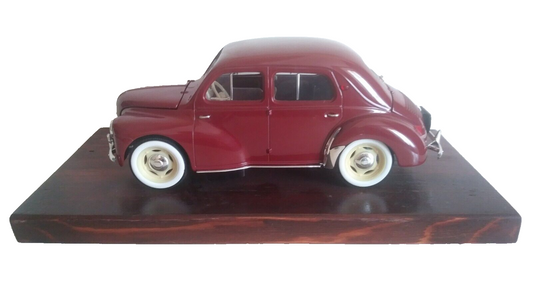 RENAULT 4CV SOLIDO SCALA 1/17