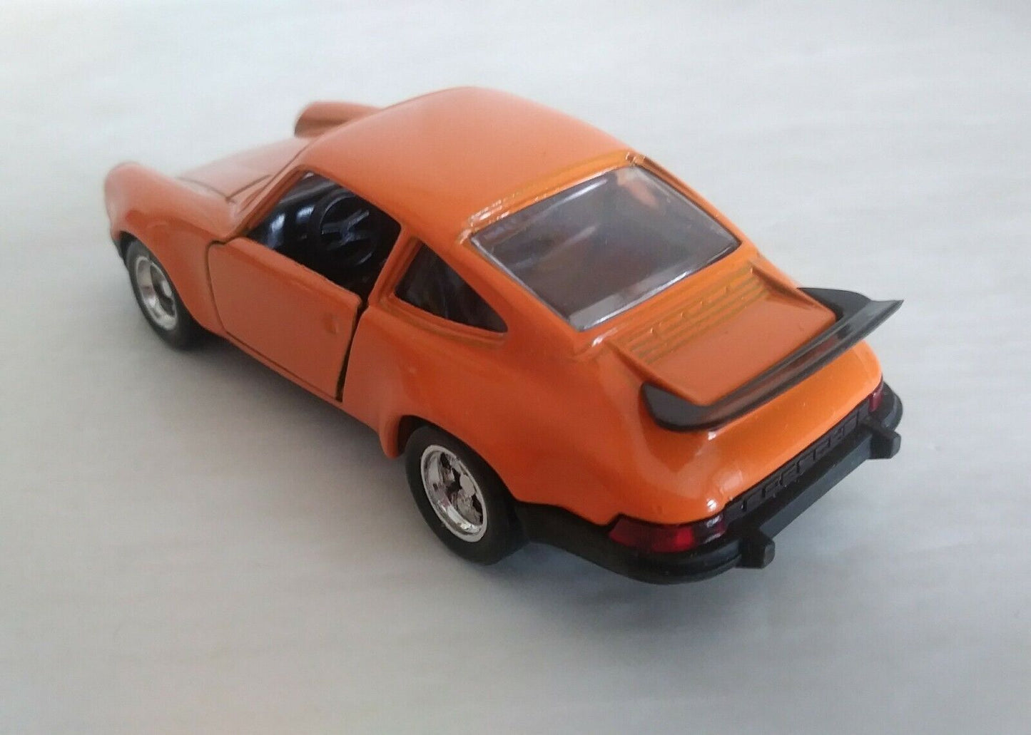 PORSCHE 911 TURBO SOLIDO SCALA 1/43