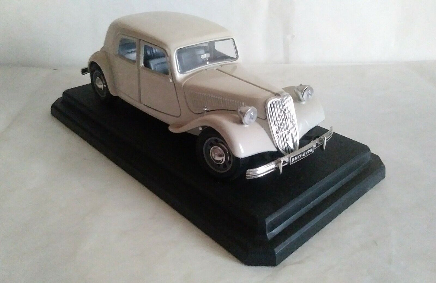 CITROEN TRACTION 15CV TA (1939) BURAGO SCALA 1/24