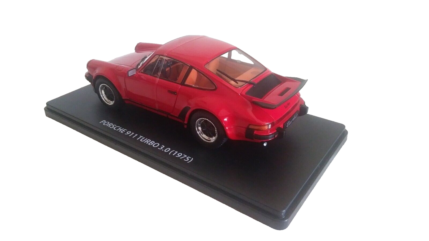 PORSCHE 911 TURBO 3.0 (1975) SCALA 1/24