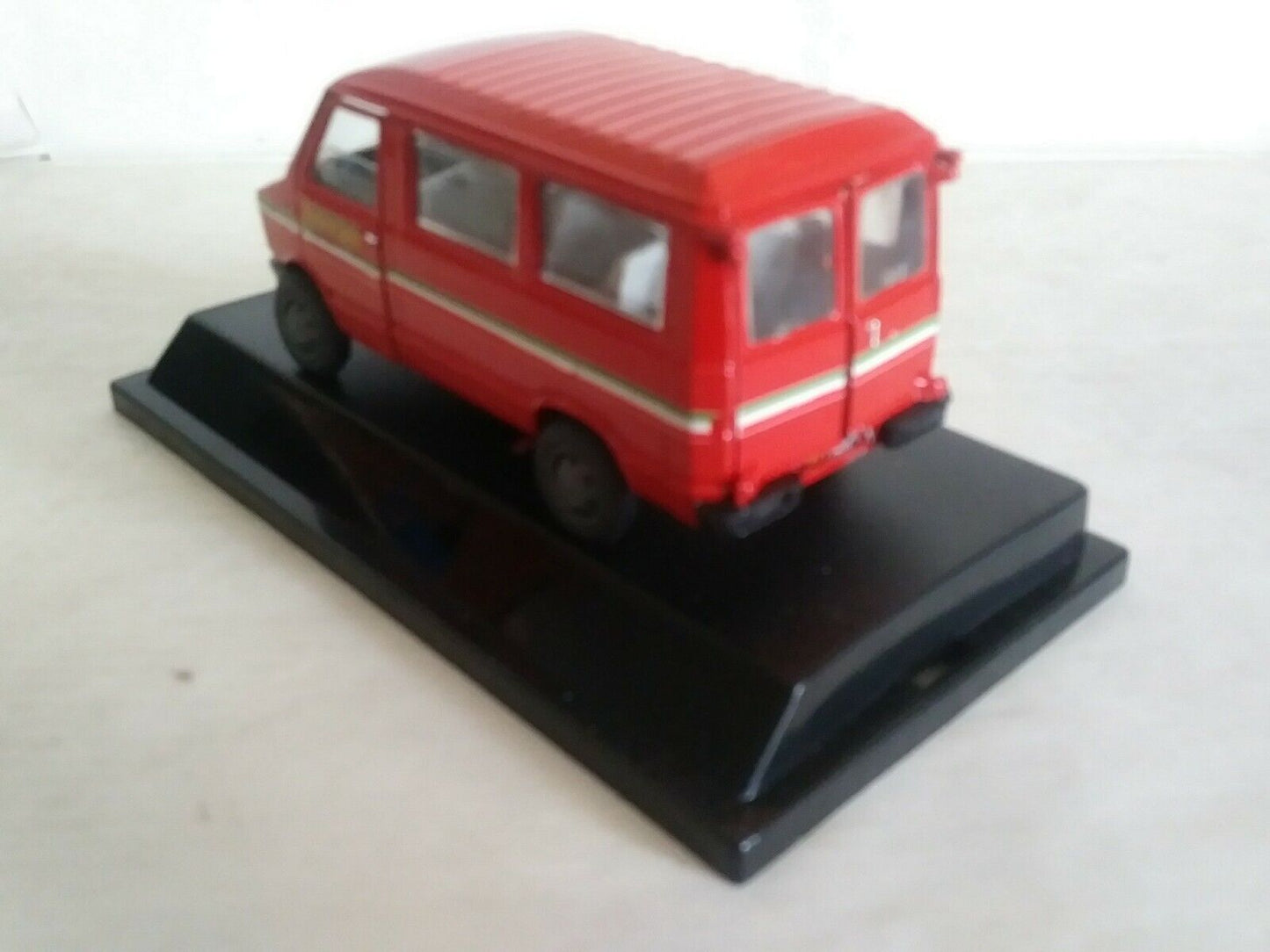 IVECO DAILY OLD CARS SCALA 1/43