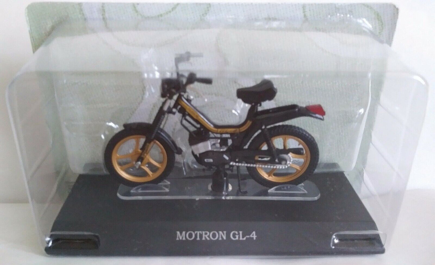 PASSIONE MOTORINI 1:18 SCEGLI DAL MENU A TENDINA