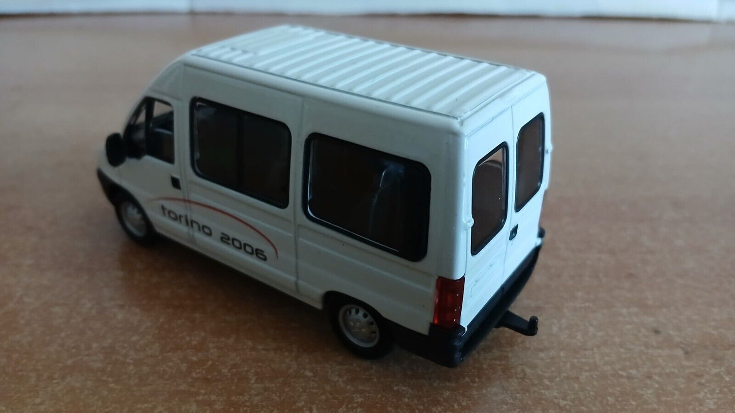 FIAT DUCATO OLIMPIADI/OLYMPIC GAMES TORINO 2006 MAJORETTE SCALA 1/50