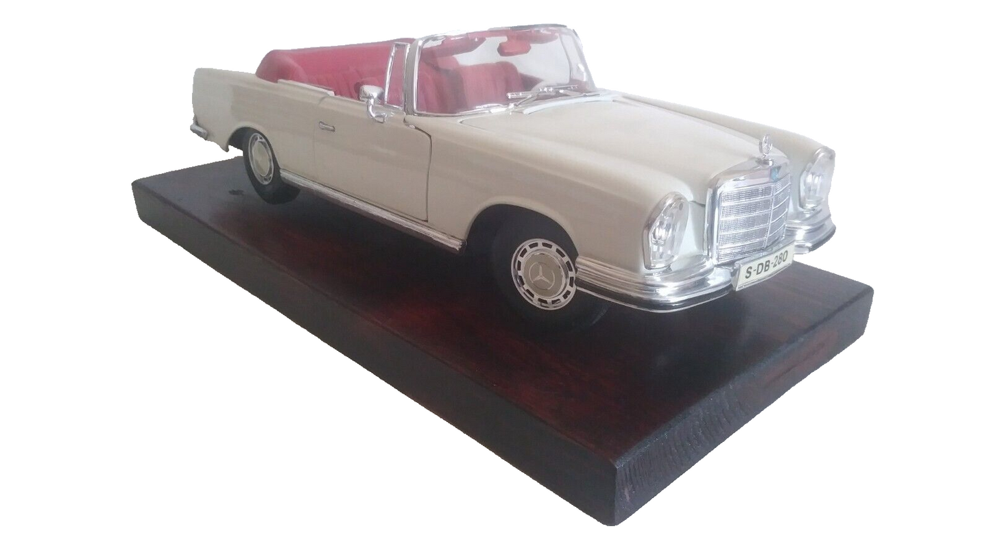 MERCEDES BENZ 280 SE 1967 MAISTO SCALA 1/18