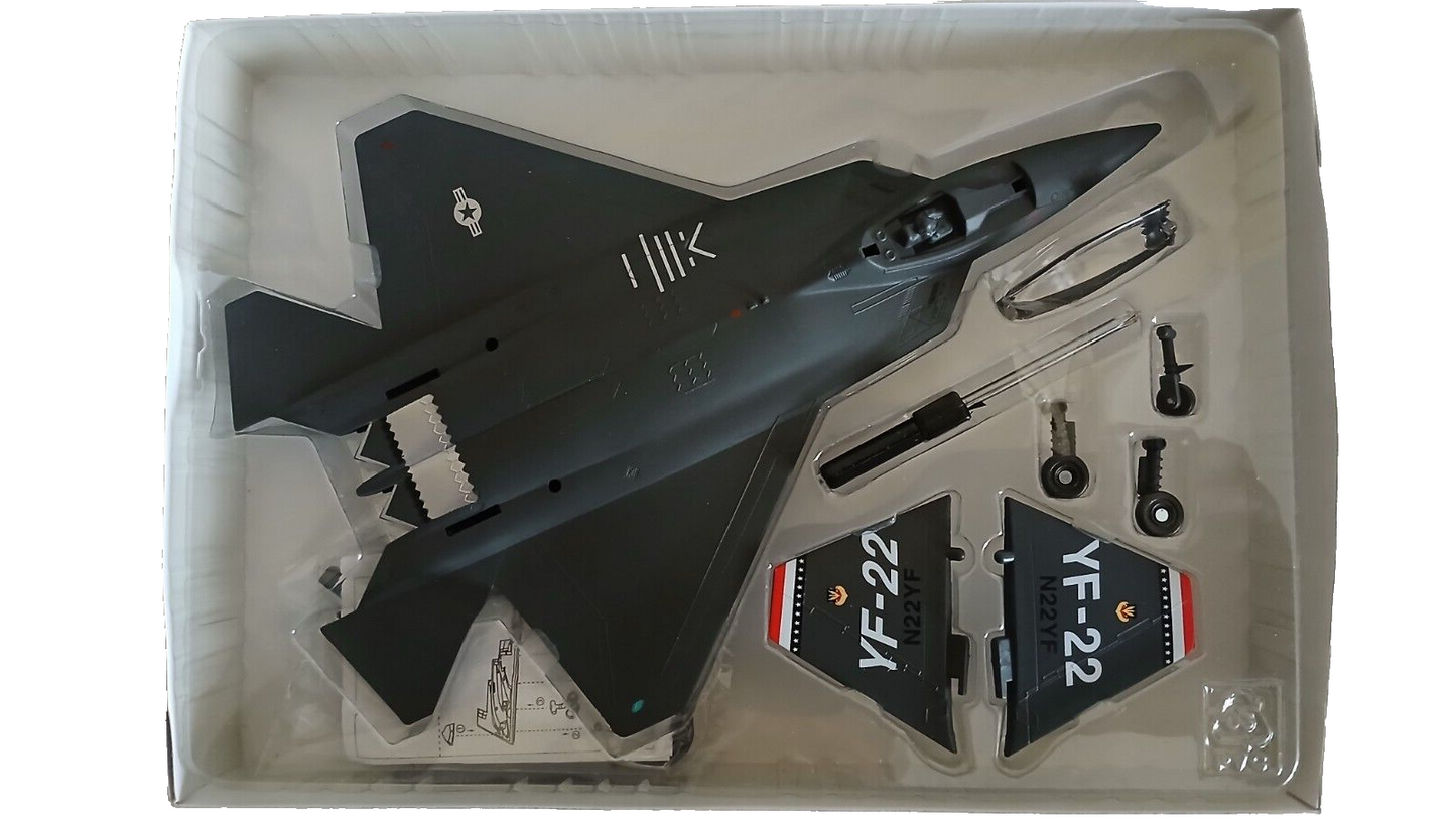 F-22 RAPTOR SKY PILOT NEW RAY SCALA 1/72