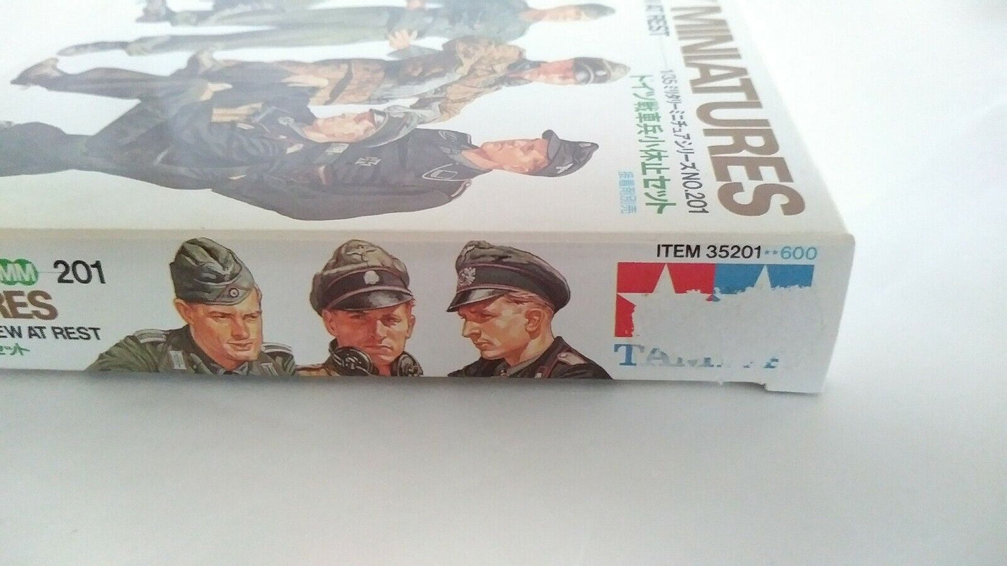 GERMAN TANK CREW AT REST TAMIYA SCALA 1/35