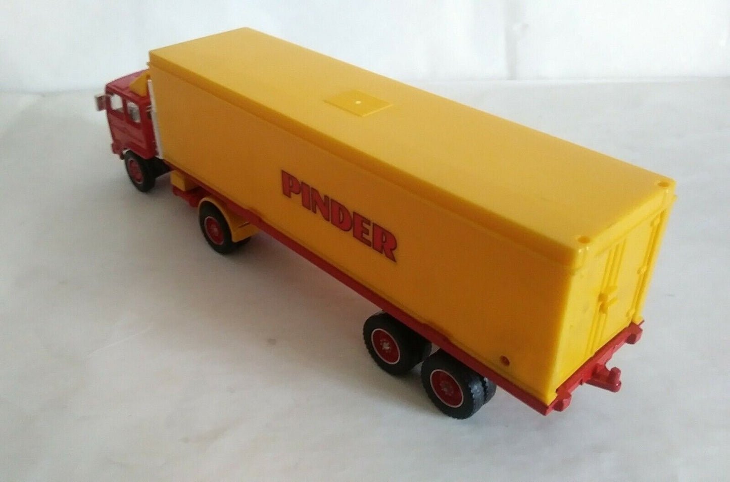 RENAULT CAMION CIRCO PINDER VEREM SCALA 1/50