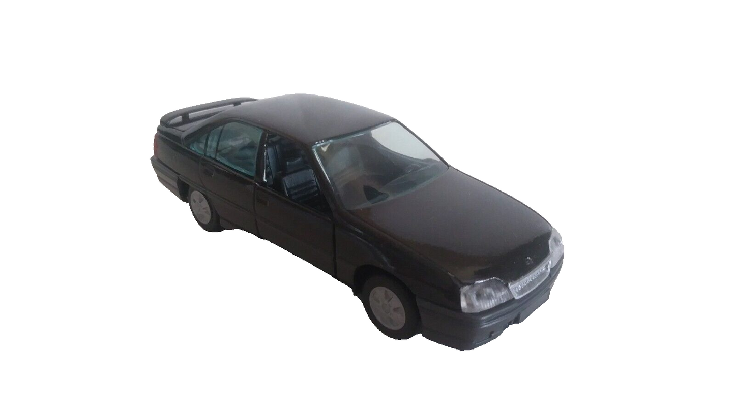 OPEL OMEGA 3000 GAMA SCALA 1/43