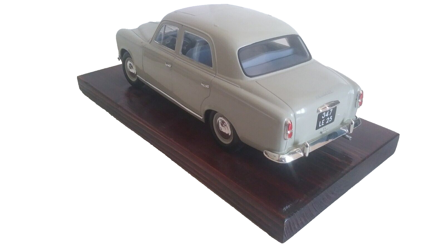 PANHARD PL 17 SOLIDO SCALA 1/18