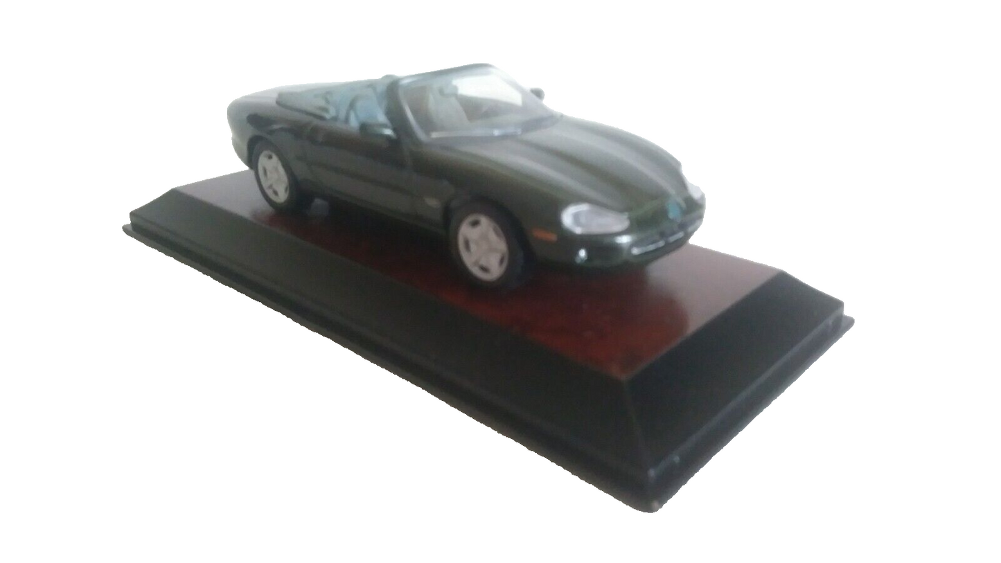 JAGUAR XK8 MAISTO 1/43