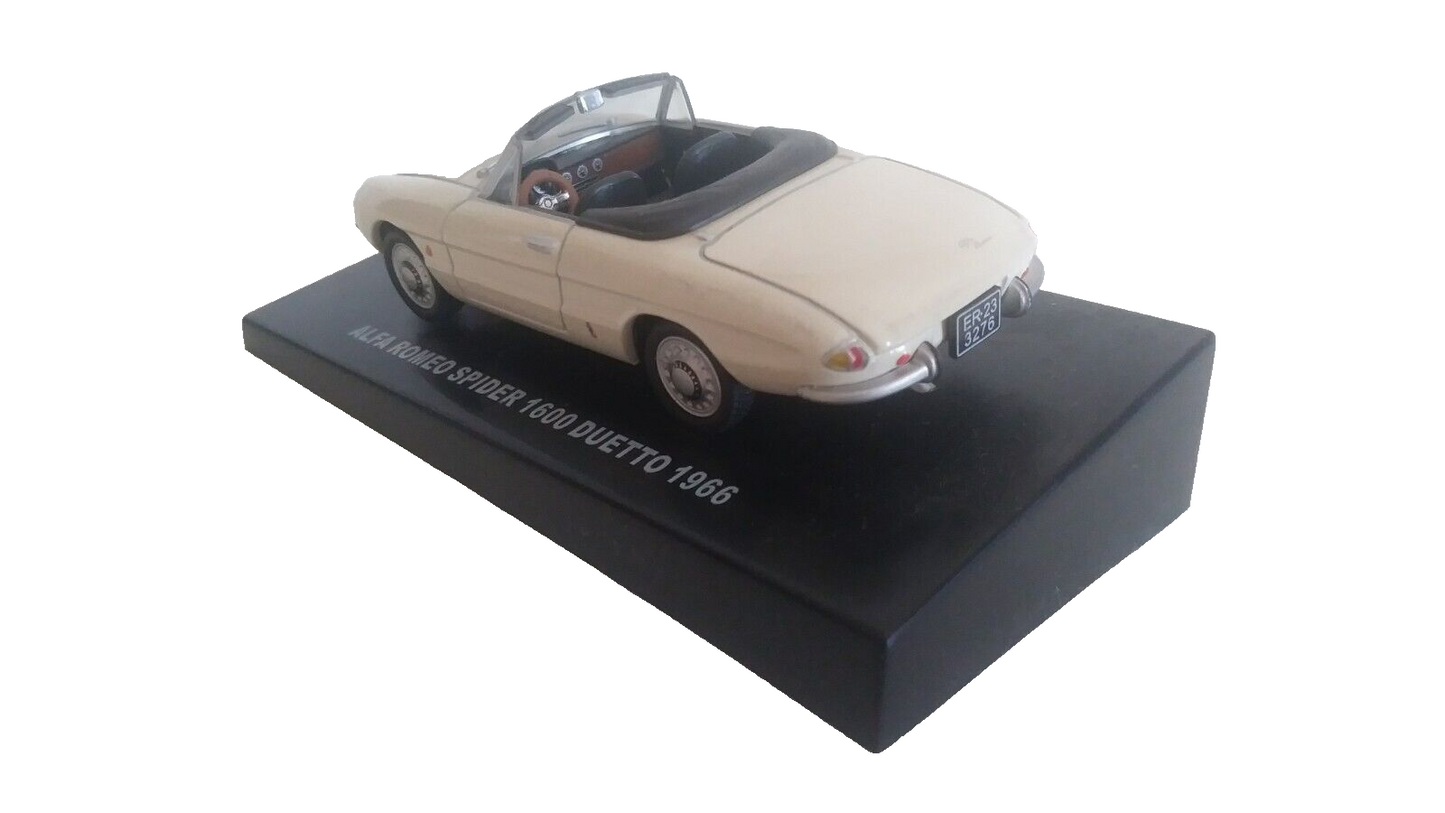 ALFA ROMEO SPIDER 1600 DUETTO 1966 SCALA 1/43