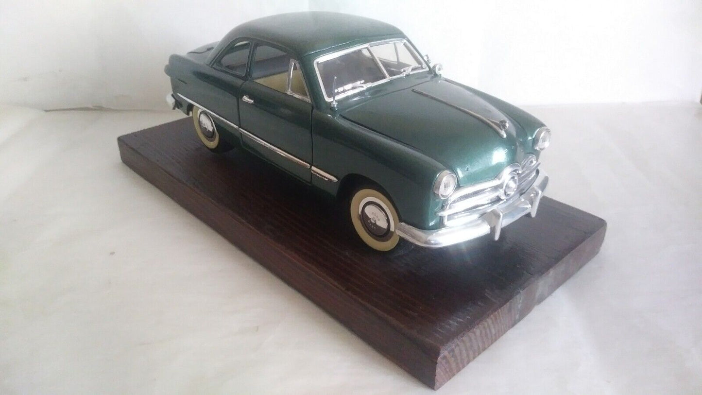 FORD 1949 SOLIDO SCALA 1/18