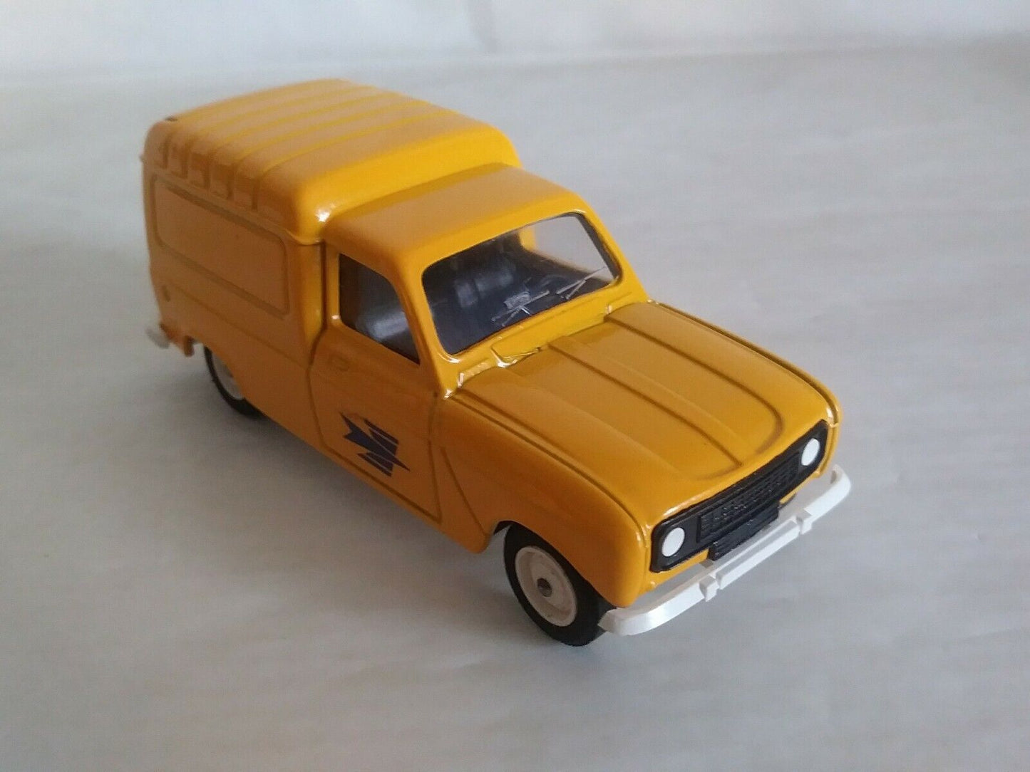 RENAULT 4  LA POSTE SOLIDO SCALA 1/43