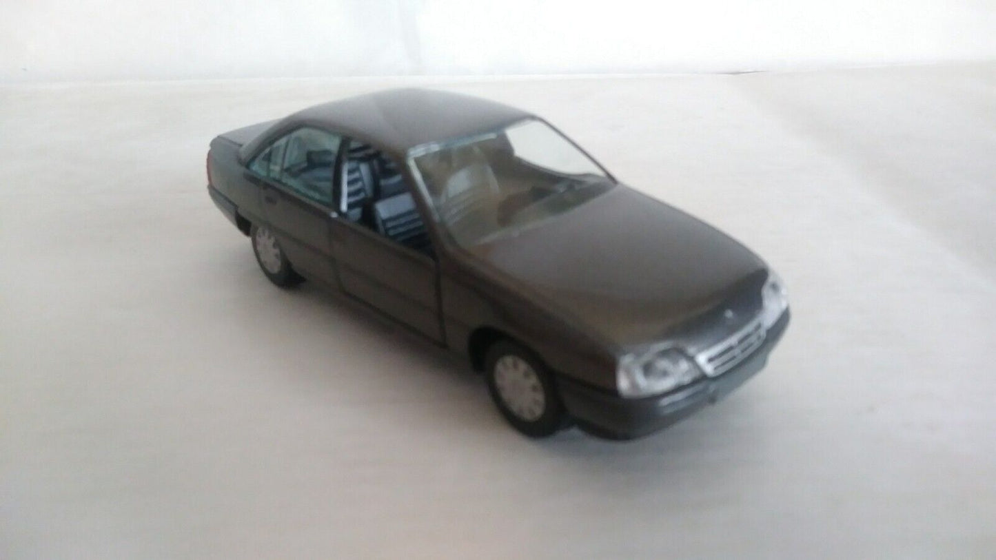 OPEL OMEGA 4-TURIG GAMA SCALA 1/43