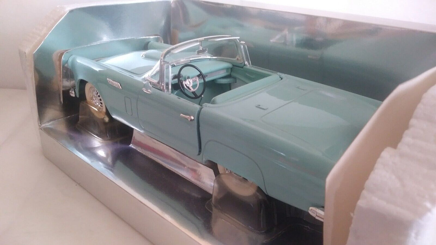 FORD THUNDERBIRD 1956 REVELL SCALA 1/18