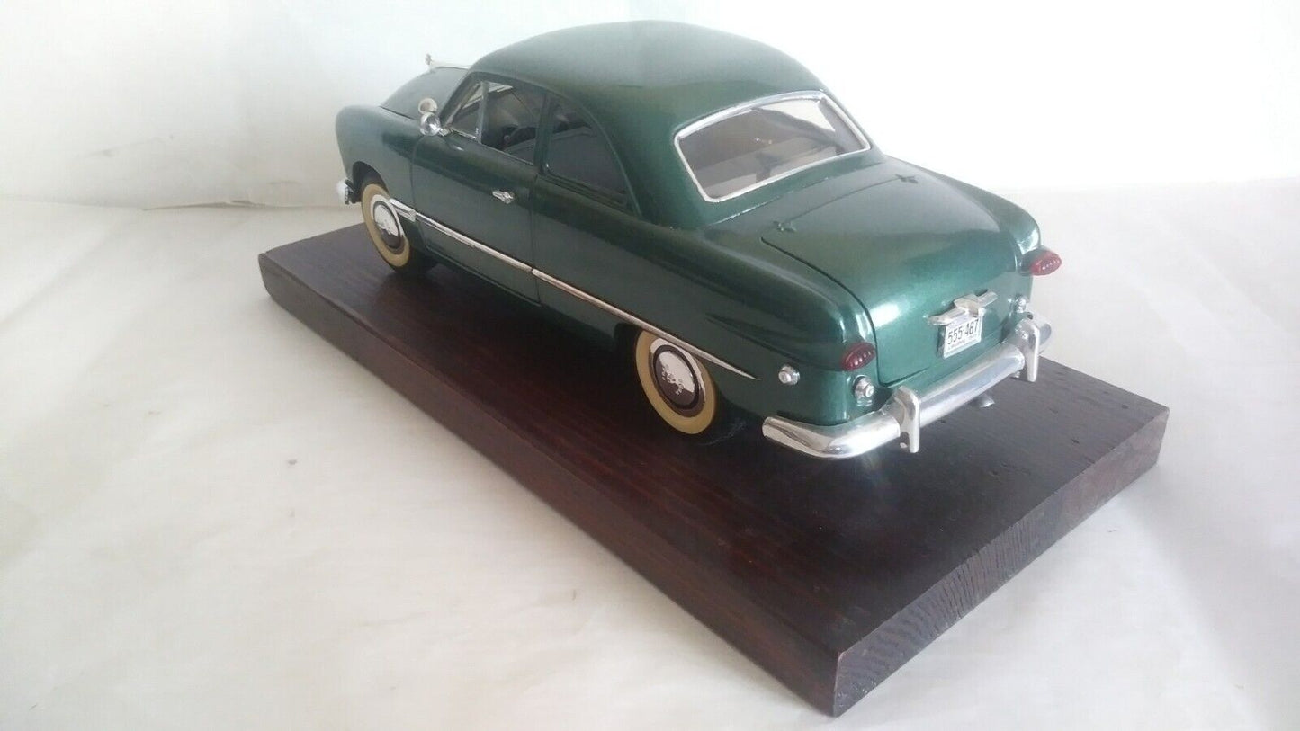 FORD 1949 SOLIDO SCALA 1/18