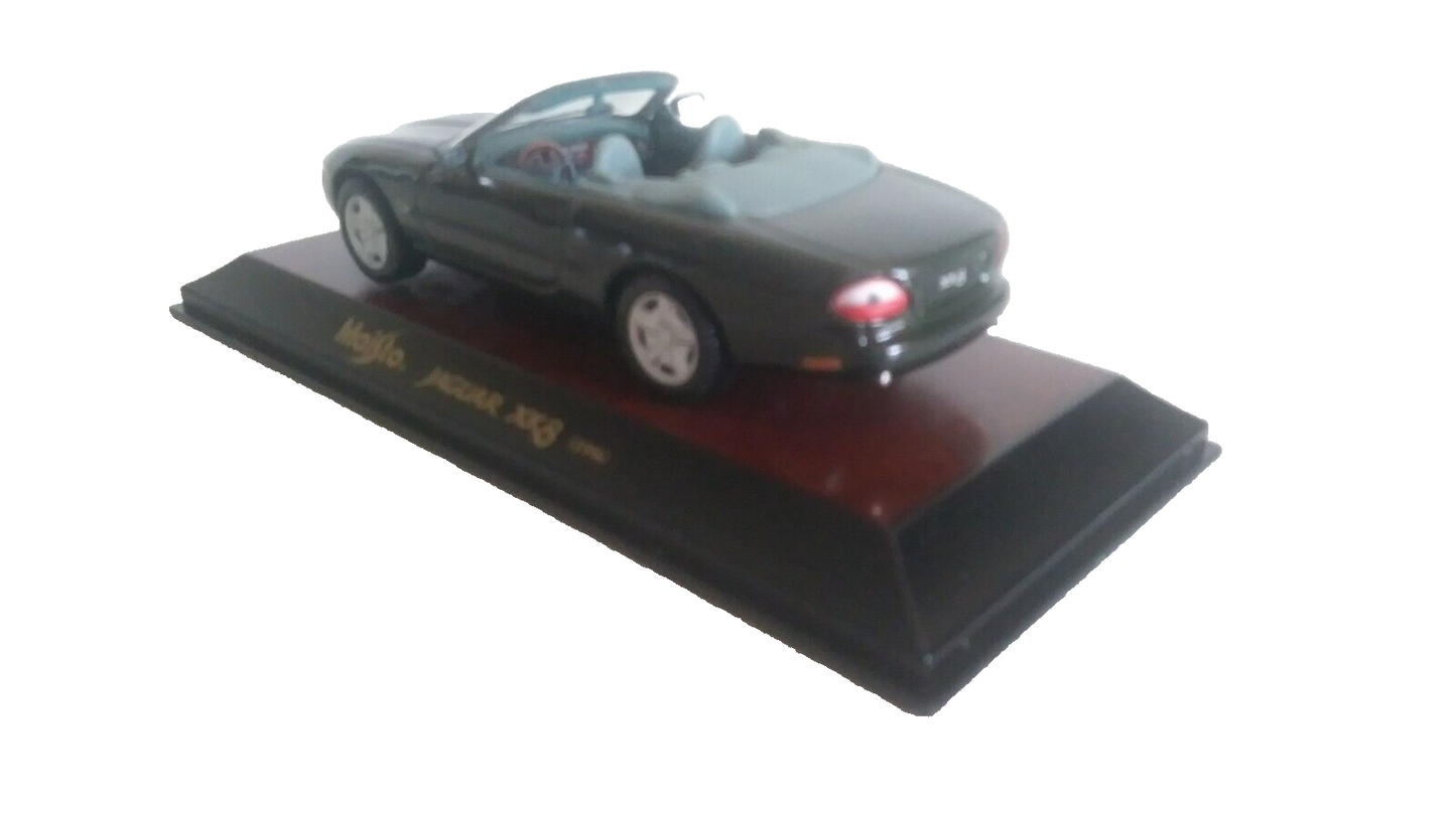 JAGUAR XK8 MAISTO 1/43