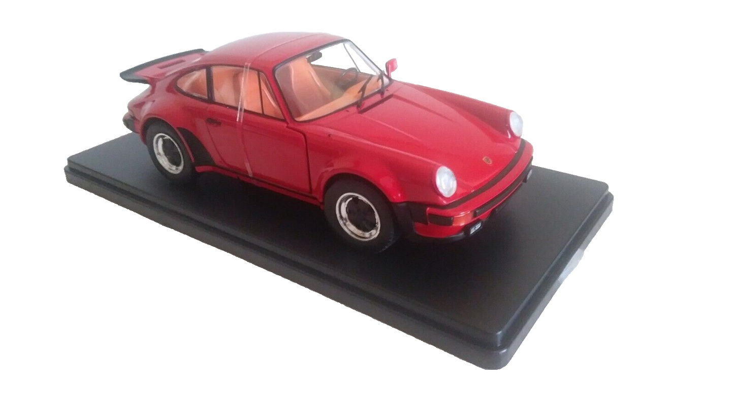 PORSCHE 911 TURBO 3.0 (1975) SCALA 1/24