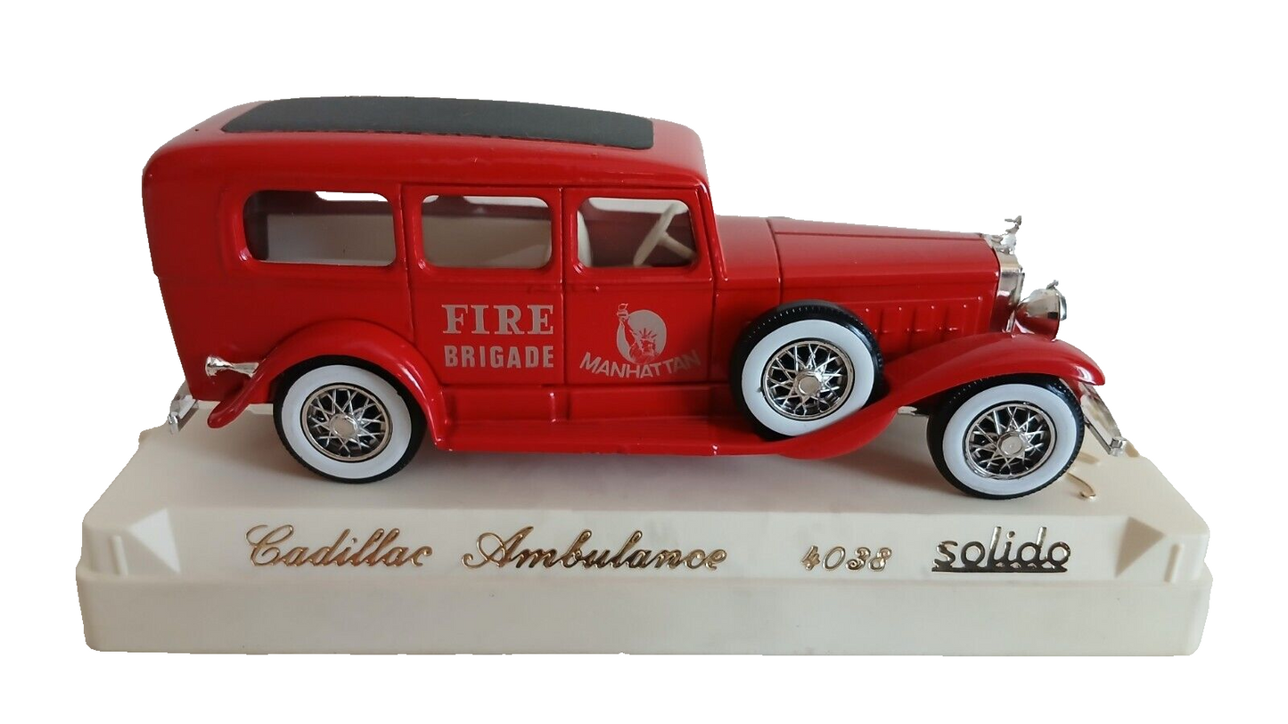 CADILLAC AMBULANCE SOLIDO 1/43