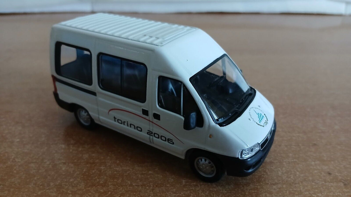 FIAT DUCATO OLIMPIADI/OLYMPIC GAMES TORINO 2006 MAJORETTE SCALA 1/50