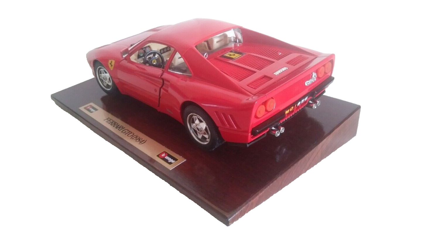 FERRARI GTO 1984 BURAGO SCALA 1/18