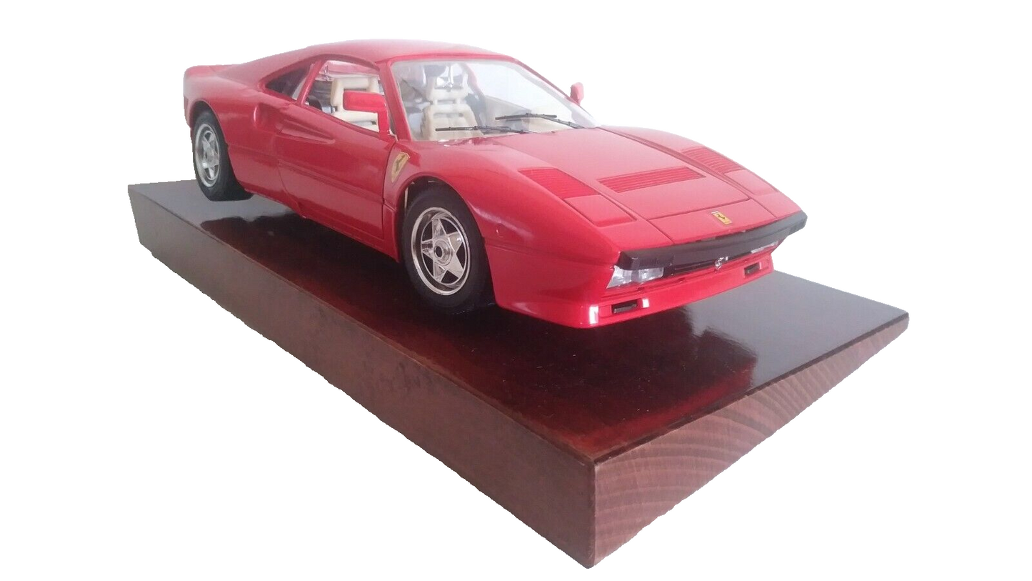 FERRARI GTO 1984 BURAGO SCALA 1/18