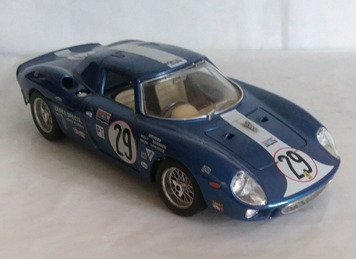 Burago 1/18 Ferrari 250 LM Le Mans 1965 Blue #29 Diecast scale Burago 1/18 Ferrari 250 LM Le Mans 1965 Blue #29 Diecast scale